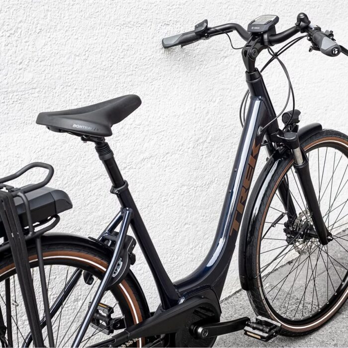 Velo-Electrique-ville-Trek-Verve-2-Lowstep-400-Wh-2022-2.jpeg