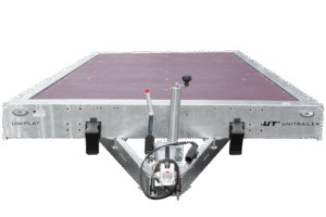 Dépanneuse UNITRAILER UNIPLAT 600/3 S à trois essieux 600×215 3500 KG